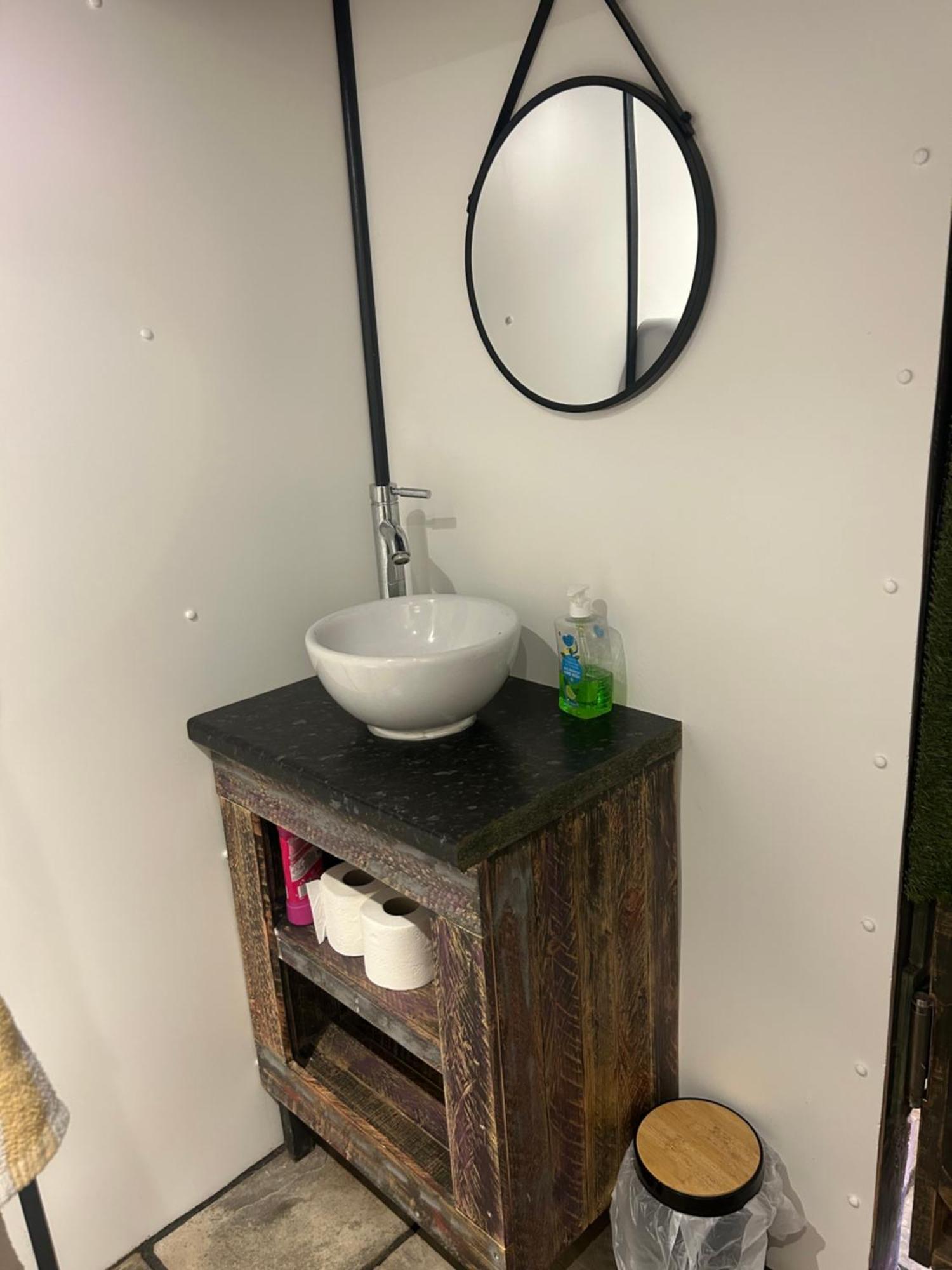 Rhodes To Serenity - Waterfall Shepherds Hut Cauldon Bagian luar foto
